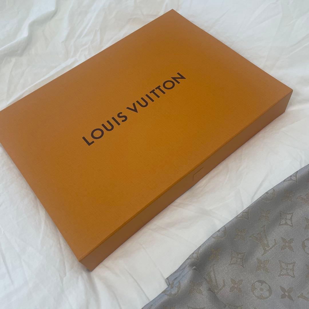 Louis Vuitton ショール・モノグラム シャイン グレージュ