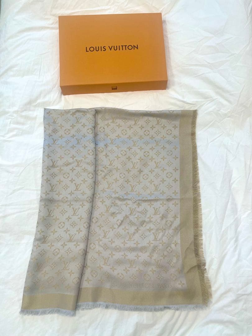 Louis Vuitton ショール・モノグラム シャイン グレージュ