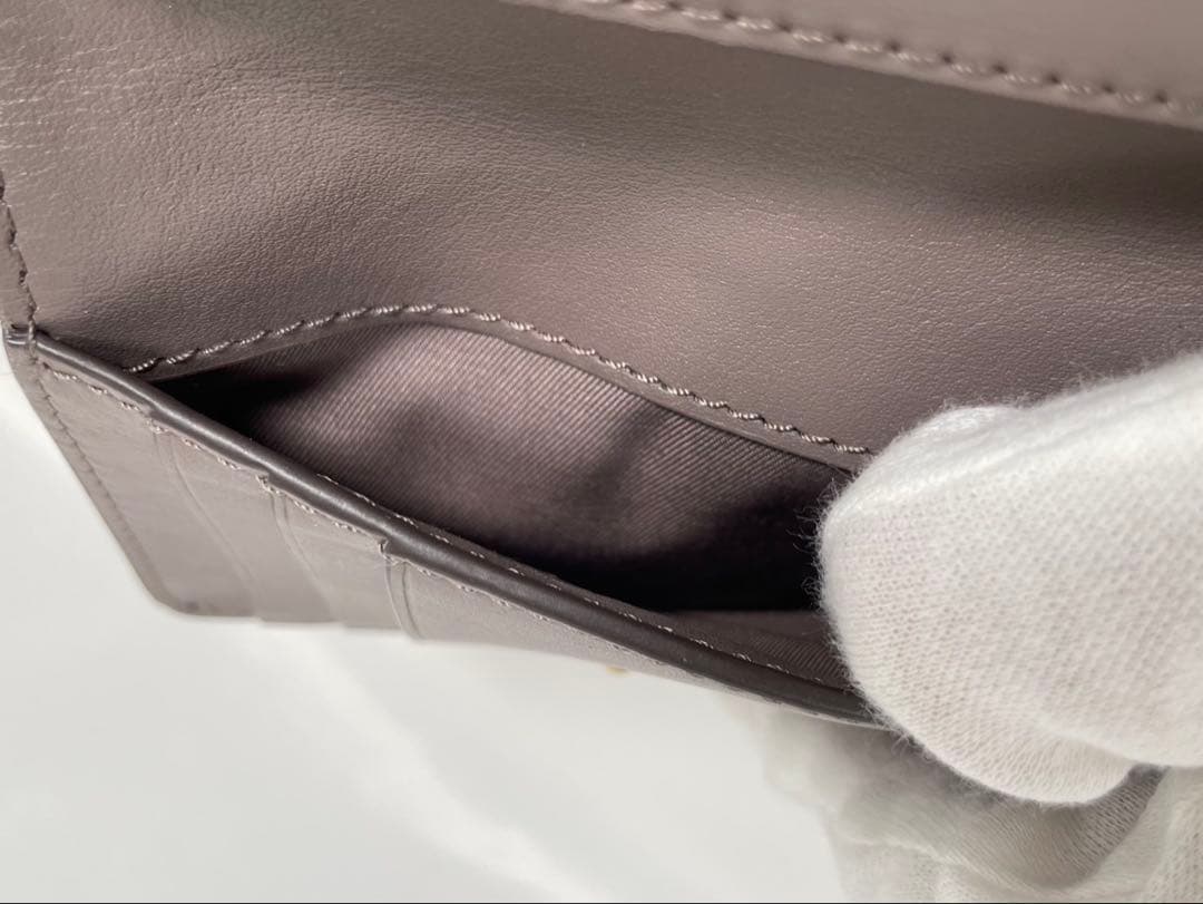 未使用に近い Tory Burch トリーバーチ 二つ折り財布 マックグロー