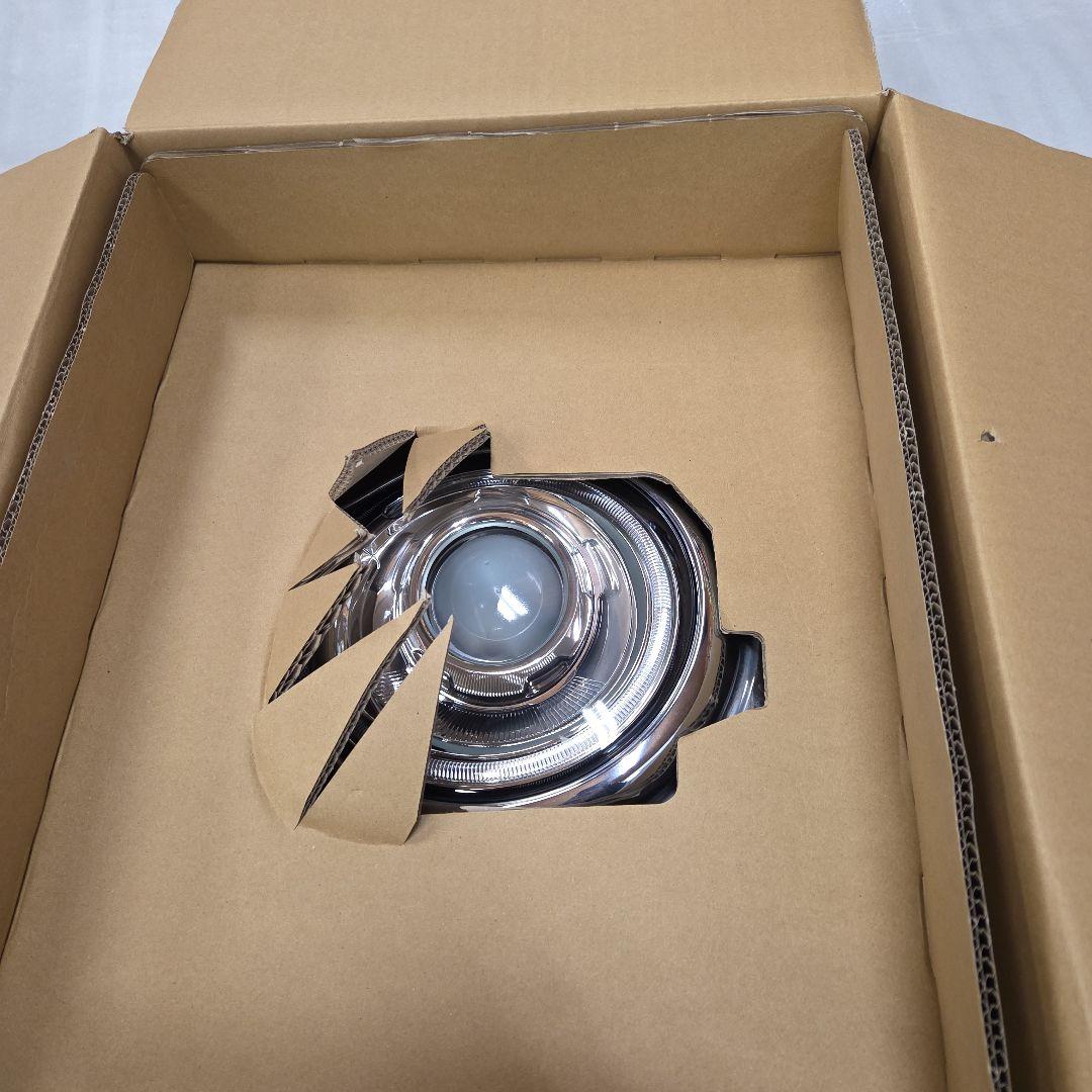 スズキ　ハスラー　MR41S　純正右ヘッドライト　箱付き