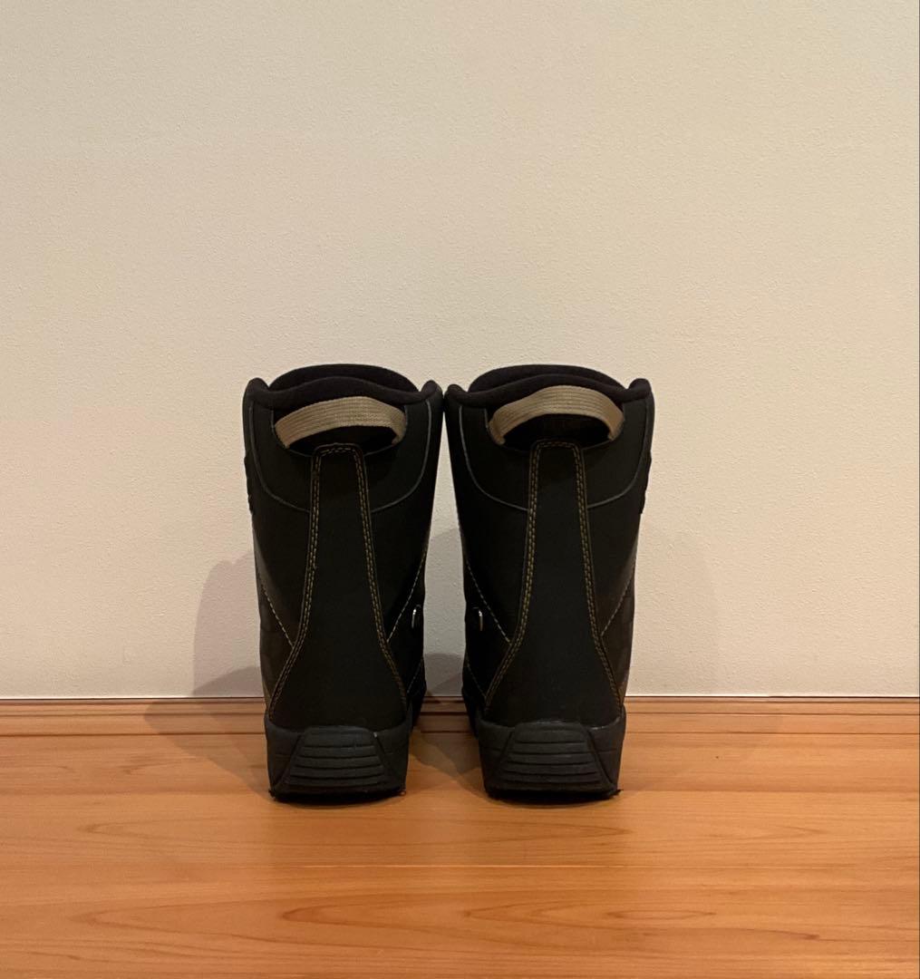 BOAシステム搭載のブラックスノーボードブーツ（女性・キッズ用）