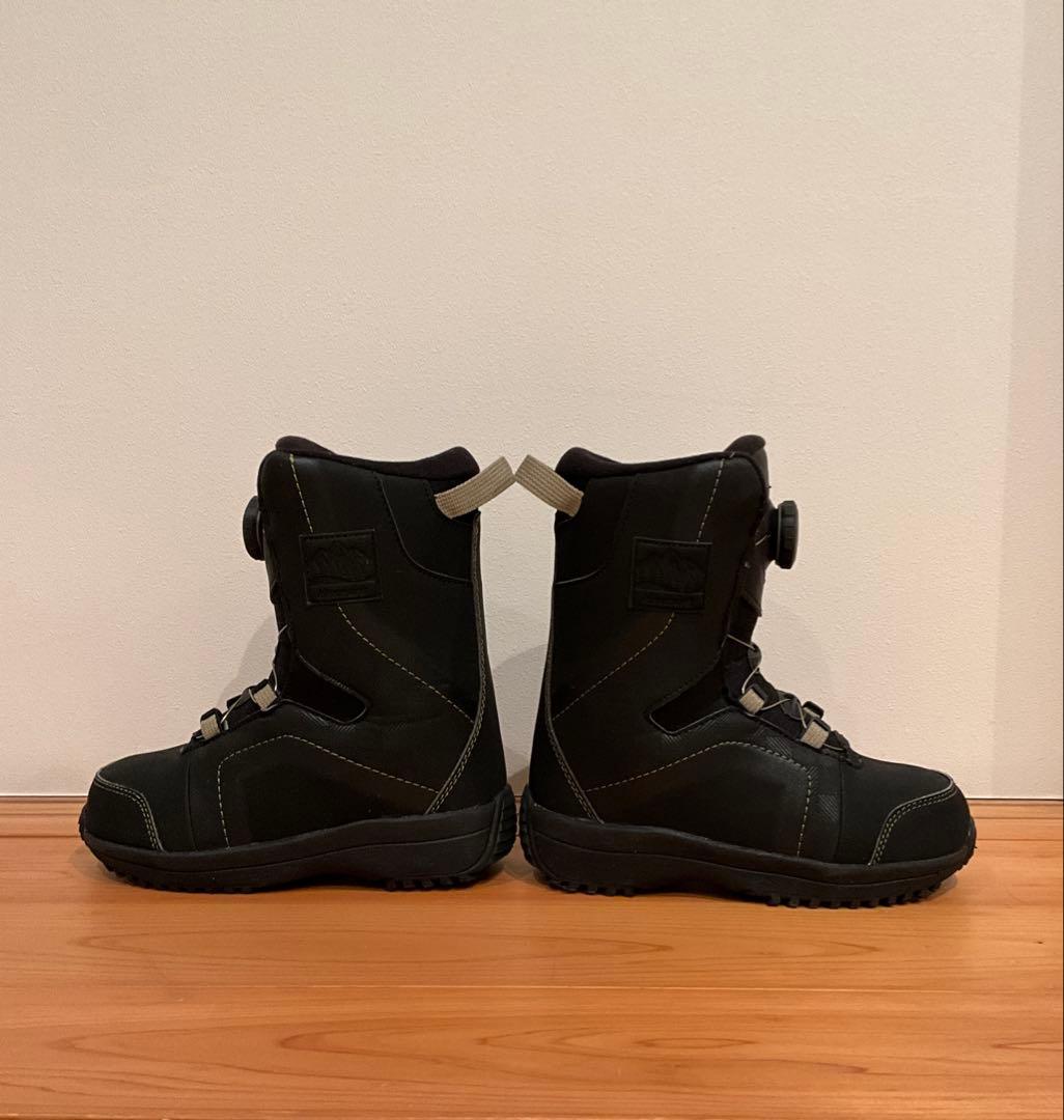 BOAシステム搭載のブラックスノーボードブーツ（女性・キッズ用）