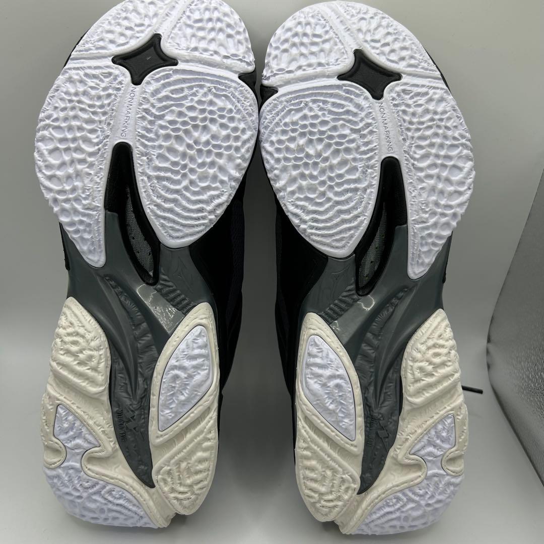 【未使用】ミズノ ウェーブライトニングZ8 バレーボールシューズ 26㎝　黒