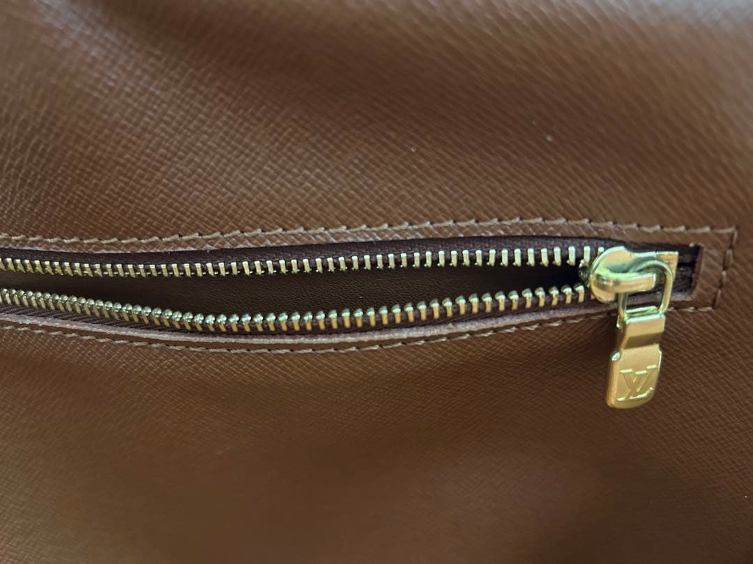 LOUIS VUITTON モノグラム ポルトドキュマン ヴォワヤージュ