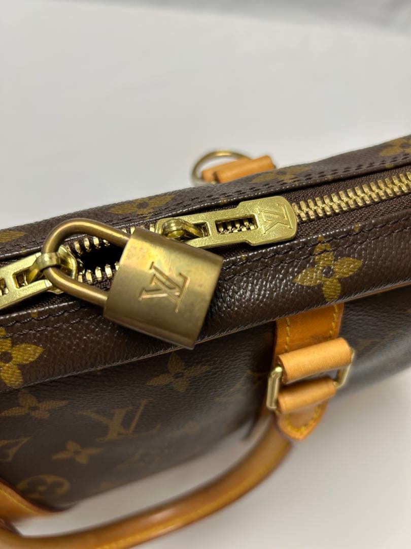 LOUIS VUITTON モノグラム ポルトドキュマン ヴォワヤージュ