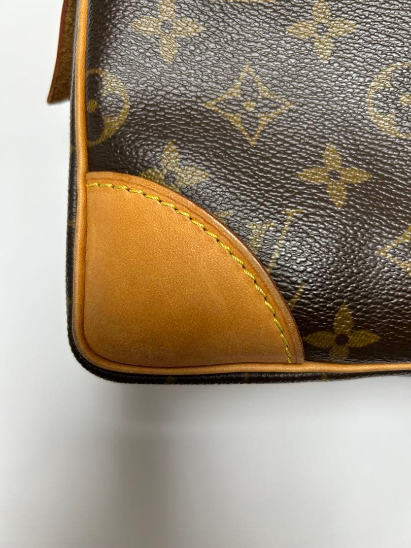 LOUIS VUITTON モノグラム ポルトドキュマン ヴォワヤージュ