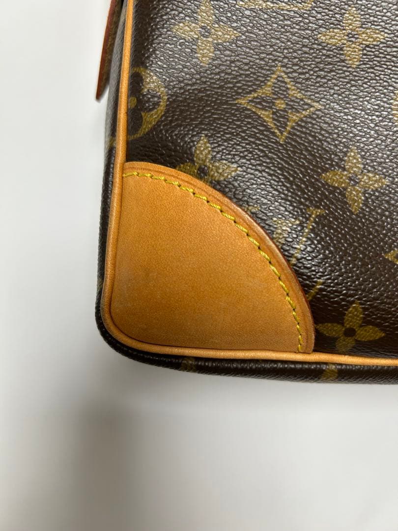 LOUIS VUITTON モノグラム ポルトドキュマン ヴォワヤージュ