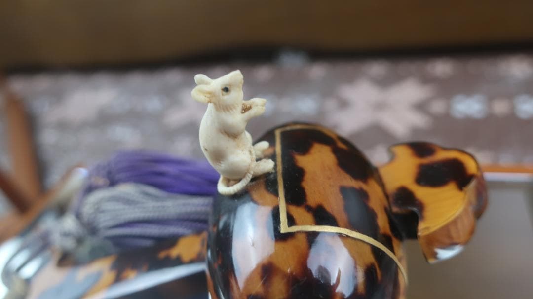 麻生 鼈甲製　打ち出の小槌　置物　ガラスケース付　縁起物　コレクション