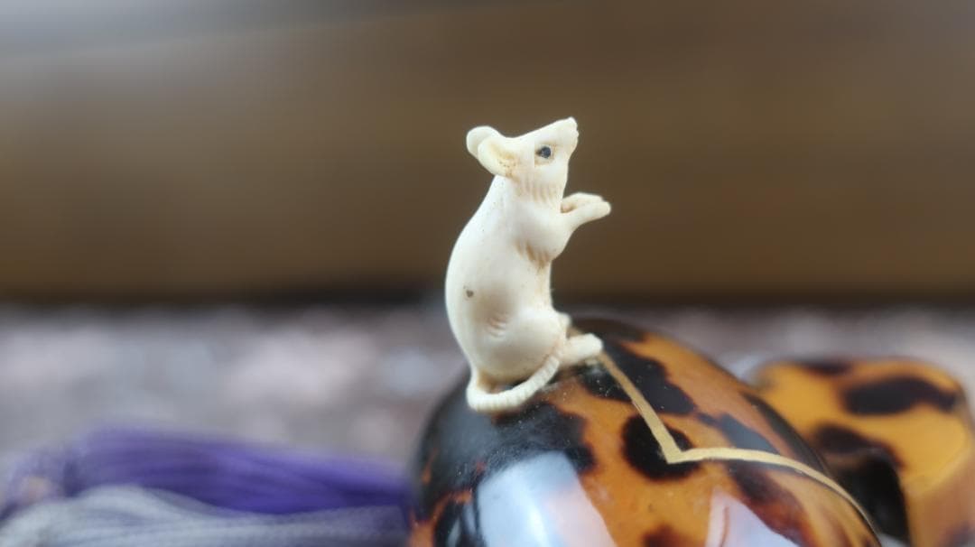 麻生 鼈甲製　打ち出の小槌　置物　ガラスケース付　縁起物　コレクション