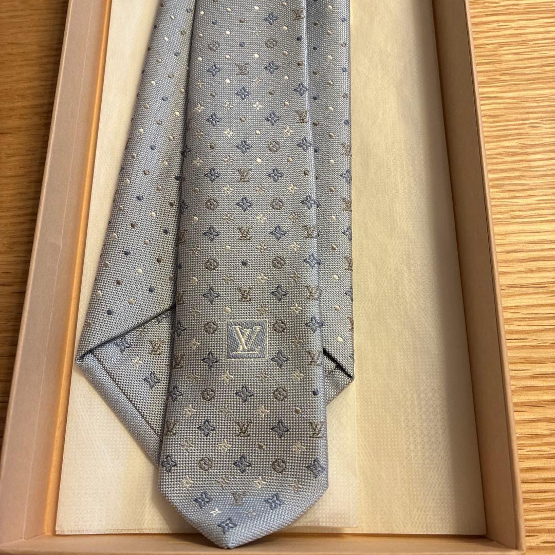 ルイ・ヴィトン ライトグレー ネクタイ