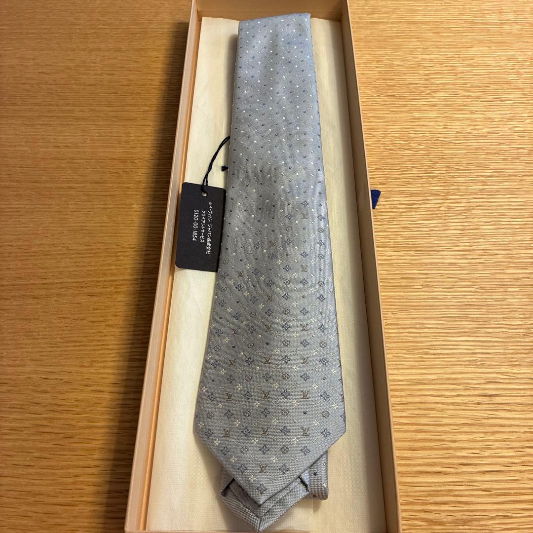 ルイ・ヴィトン ライトグレー ネクタイ