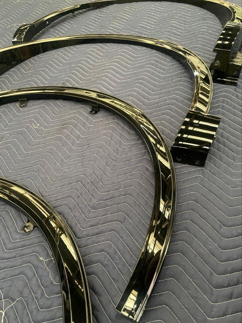 クラウンスポーツ フェンダー アーチ モール １台分　新車取外