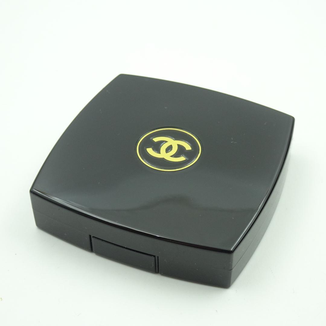 シャネル　レ　キャトル　オンブル　N°5