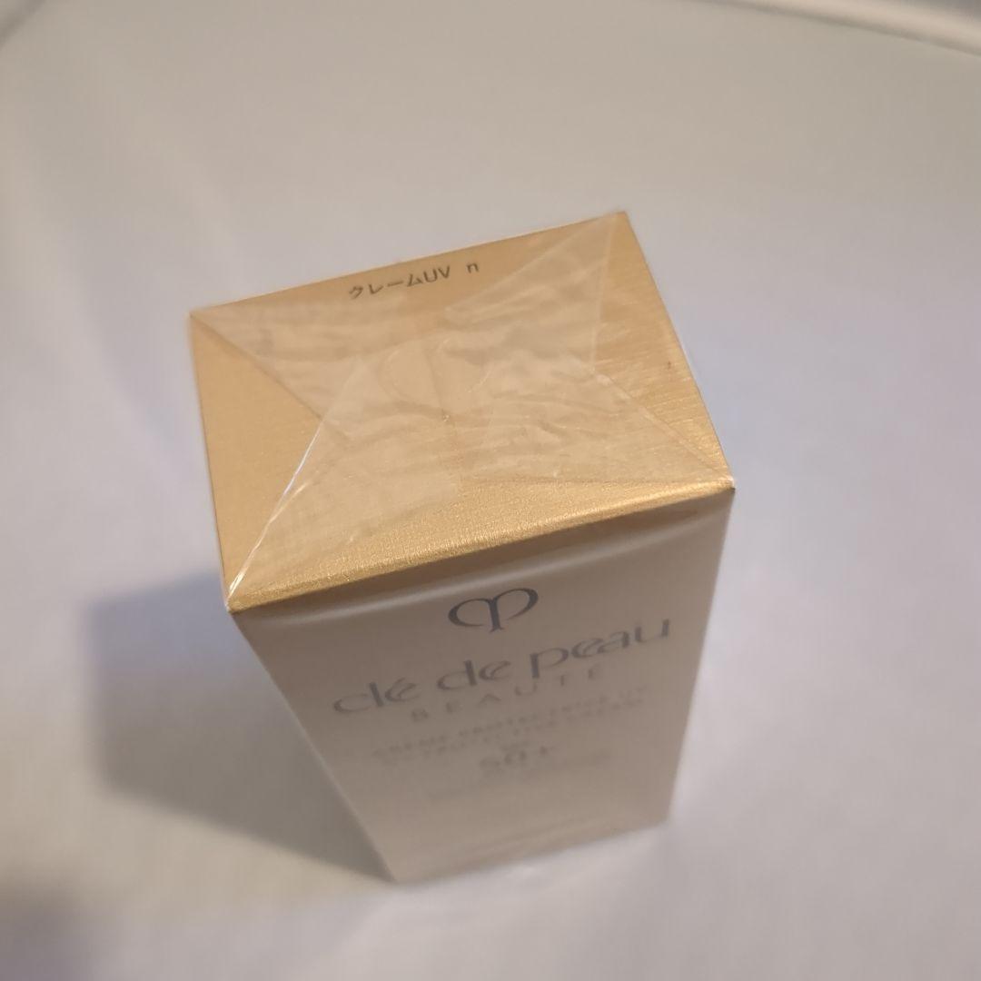 未開封　クレドポーボーテ クレームuv 日焼け止めポーチ付き