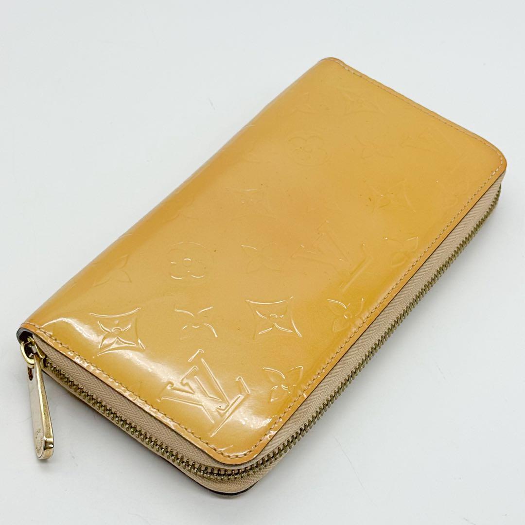 ルイヴィトン ジッピーウォレット ヴェルニ モノグラム イエロー ベージュ