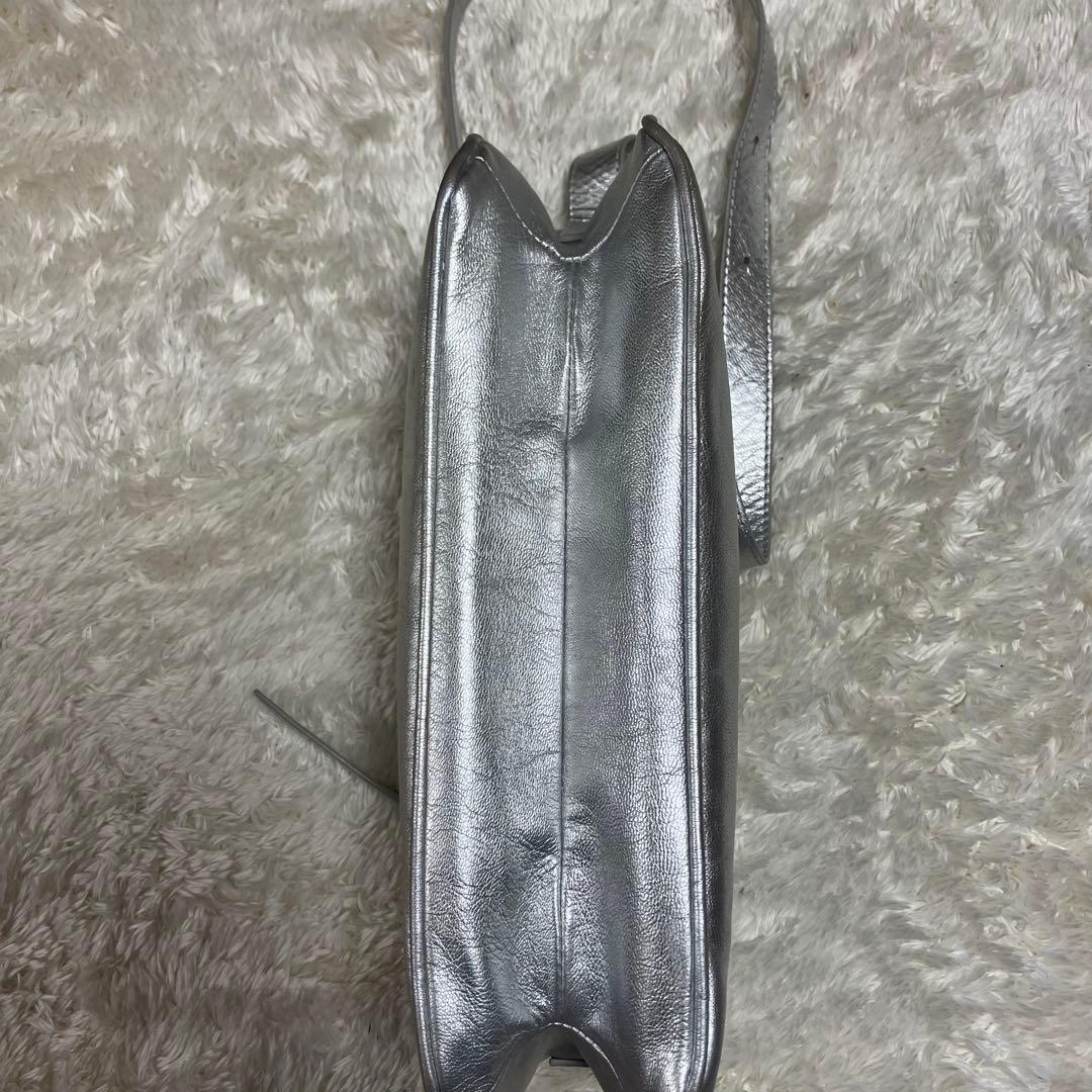 ゆきち様 イアパピヨネ ショルダーバッグ クロスボディ シルバー