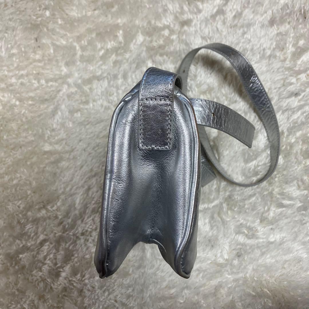 ゆきち様 イアパピヨネ ショルダーバッグ クロスボディ シルバー