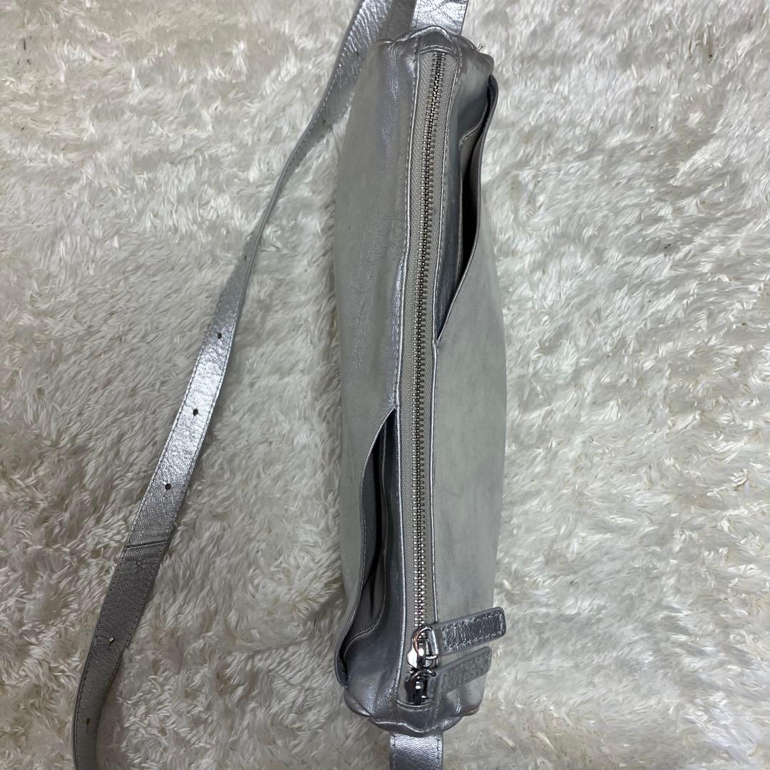 ゆきち様 イアパピヨネ ショルダーバッグ クロスボディ シルバー