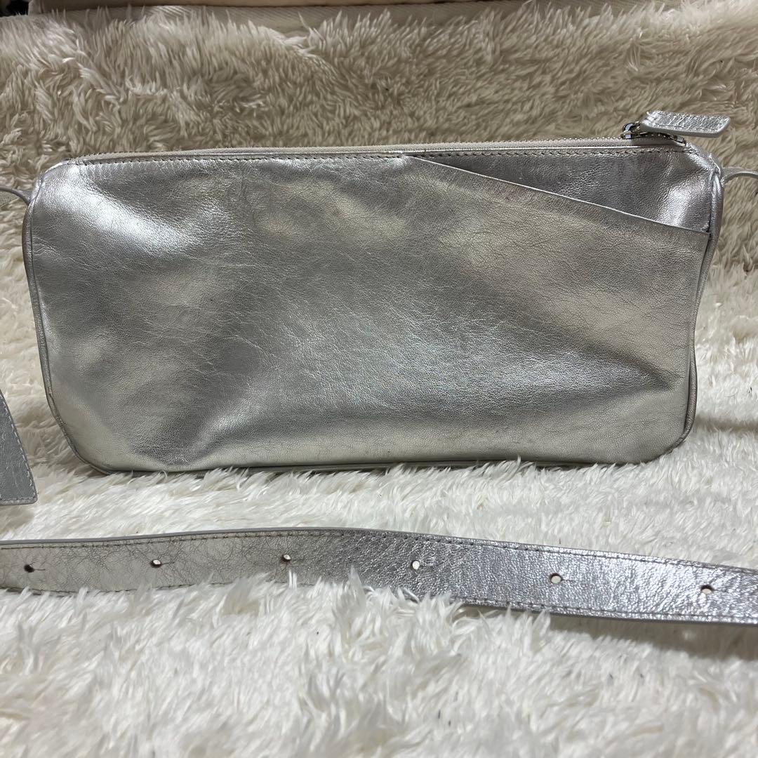 ゆきち様 イアパピヨネ ショルダーバッグ クロスボディ シルバー