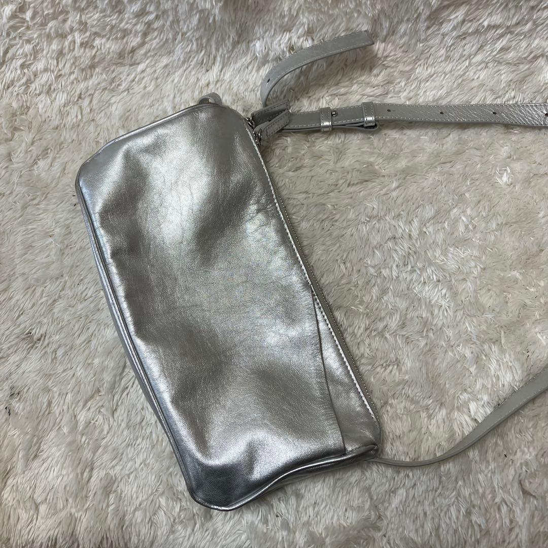 ゆきち様 イアパピヨネ ショルダーバッグ クロスボディ シルバー