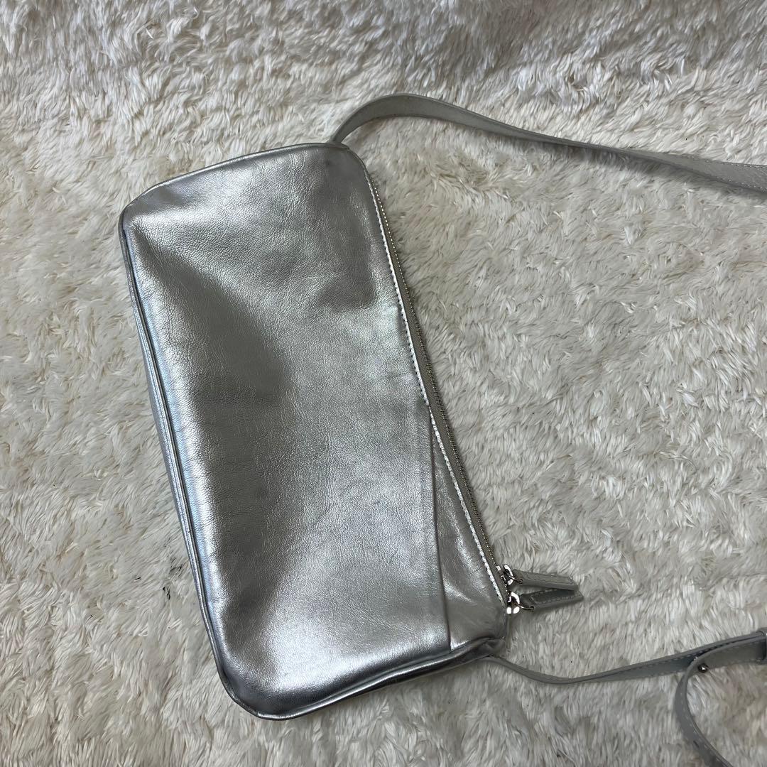 ゆきち様 イアパピヨネ ショルダーバッグ クロスボディ シルバー