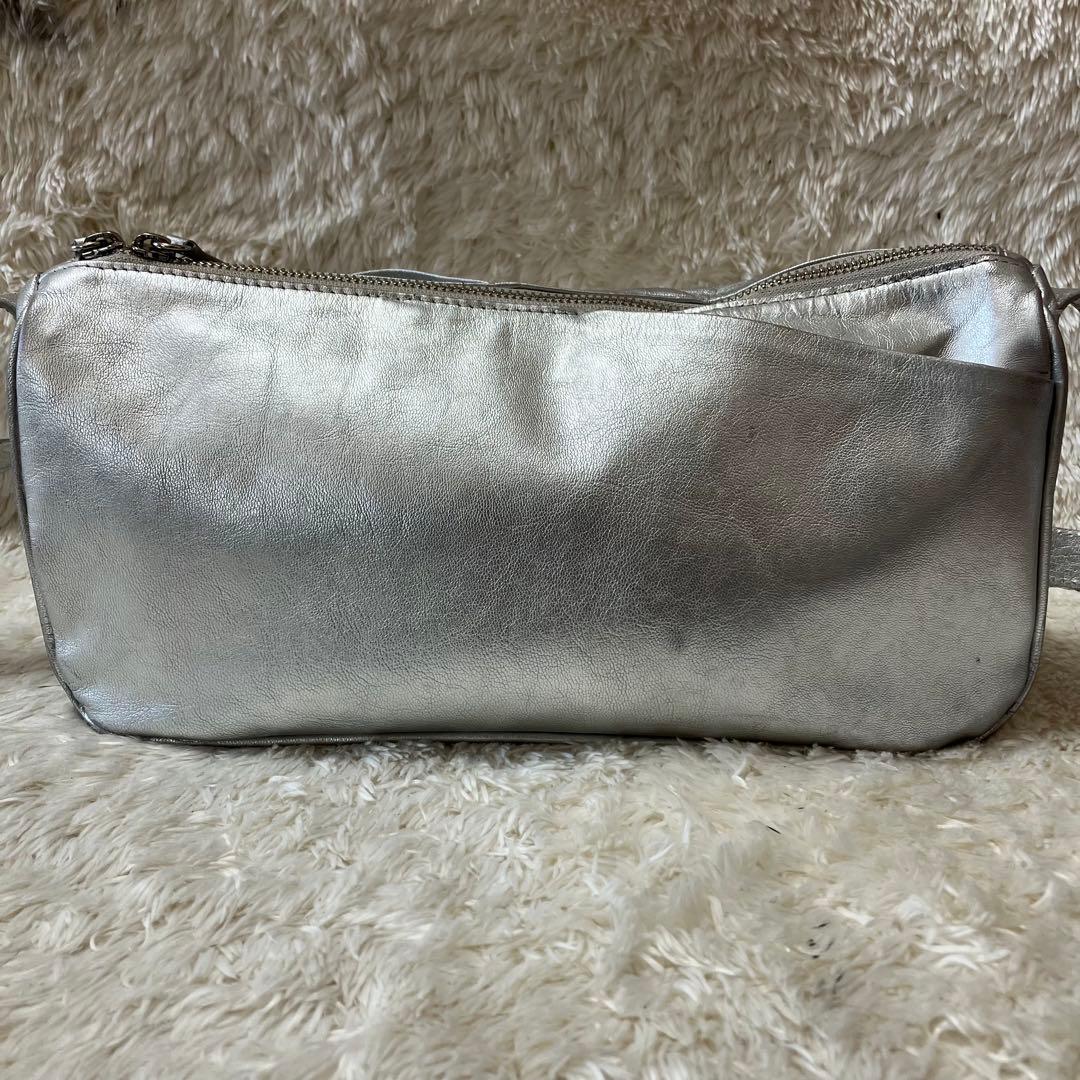 ゆきち様 イアパピヨネ ショルダーバッグ クロスボディ シルバー
