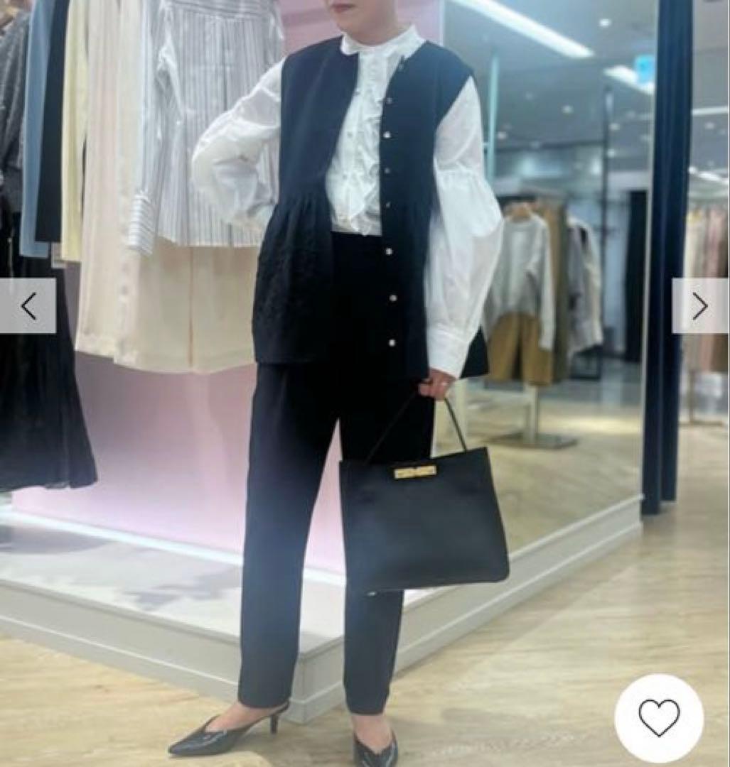 ノーリーズNOLLEY'S ネイビー レース付きペプラム ベスト