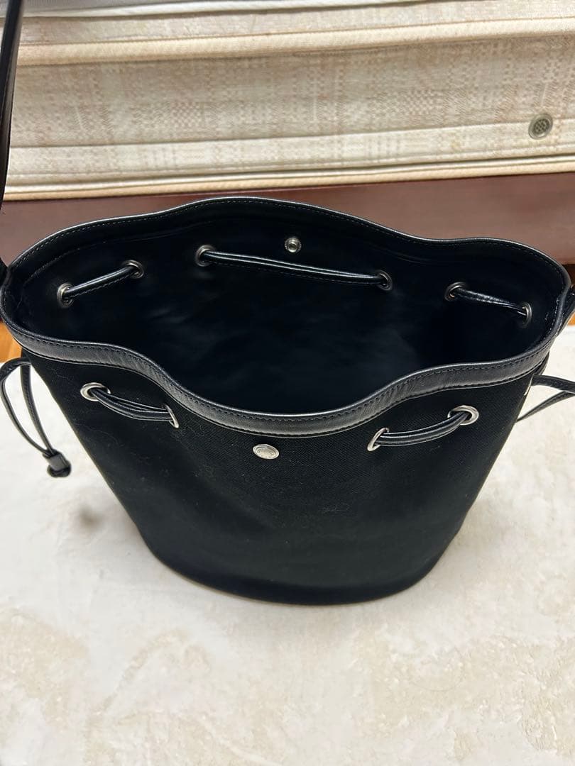 バッグ tout y est SAC COQUILLE BUCKET