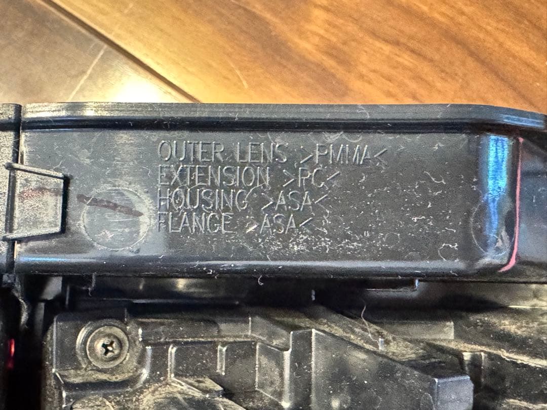 S*様 三菱 デリカ D:5 後期 純正 テールランプ 赤 クリア 左右セット