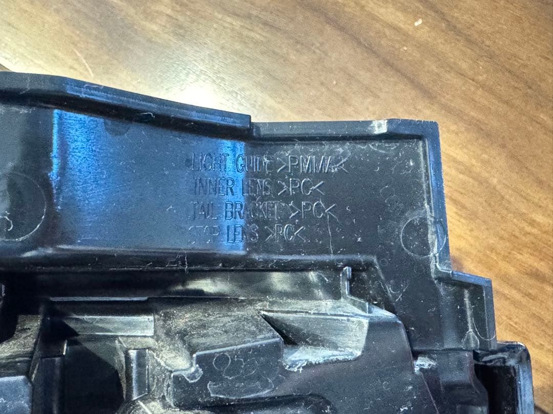 S*様 三菱 デリカ D:5 後期 純正 テールランプ 赤 クリア 左右セット