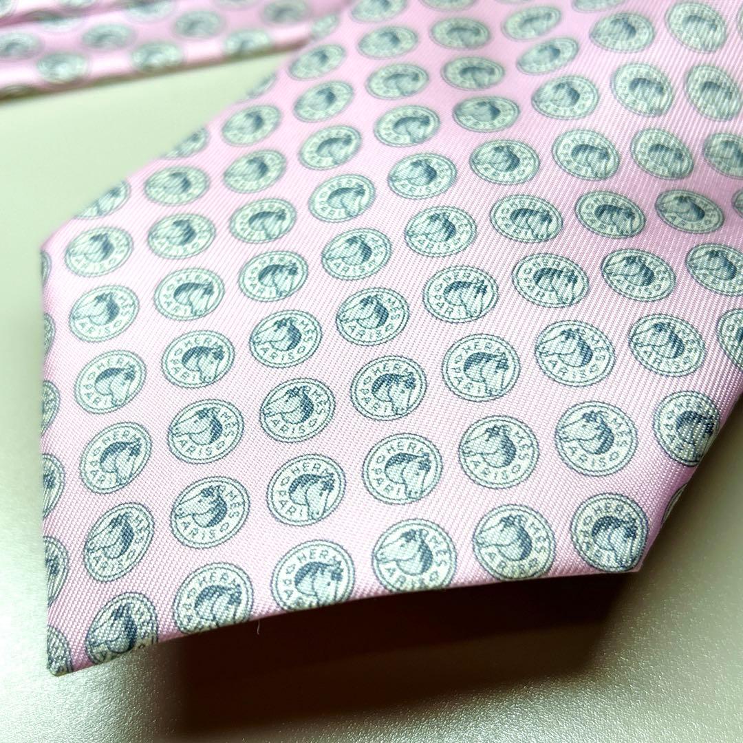 未使用 HERMES しネクタイ 馬柄 ロゴメダル 桜ピンク 光沢 シルク