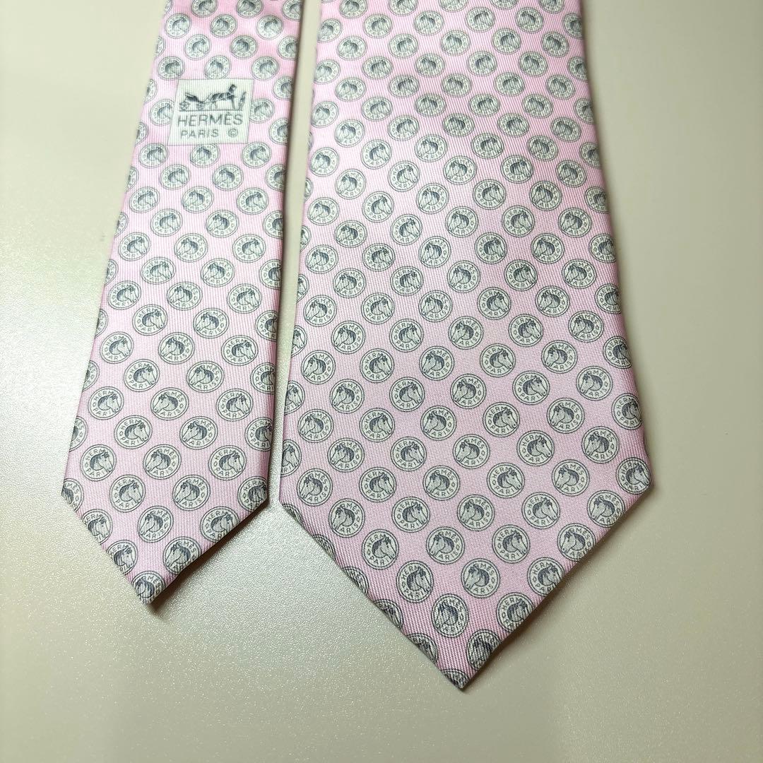 未使用 HERMES しネクタイ 馬柄 ロゴメダル 桜ピンク 光沢 シルク