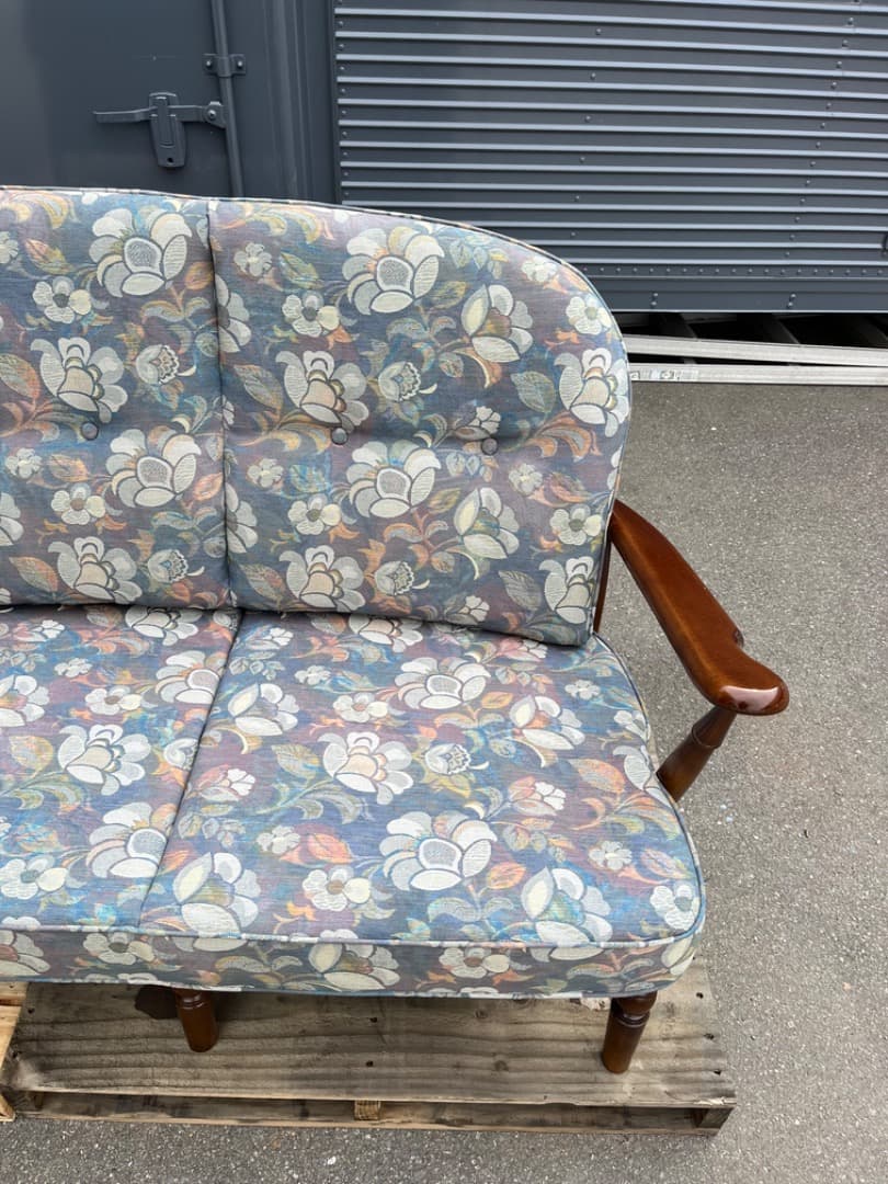 【高級家具】 karimoku（カリモク家具）　コロニアルソファ　3人掛け