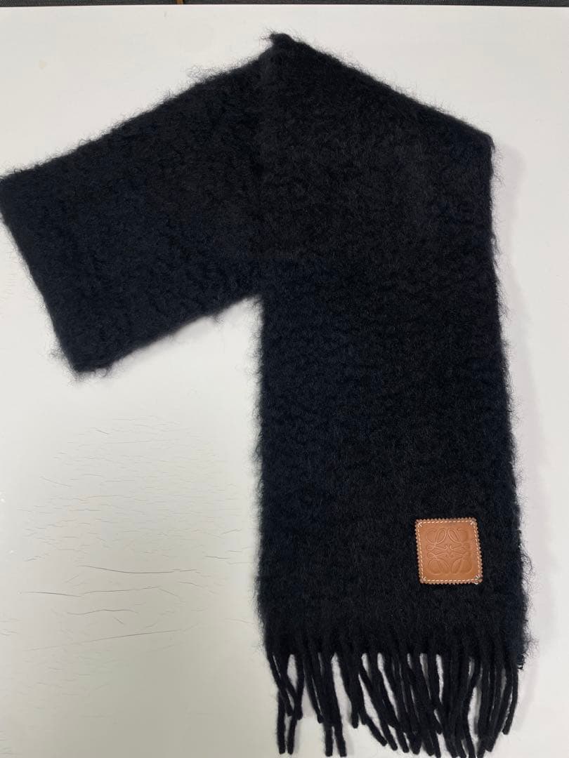 LOEWE 黒 マフラー