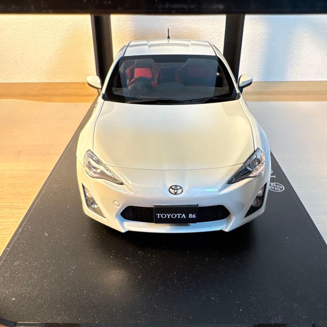 オートアート　トヨタ　86 1/18 ミニカー　ホワイト