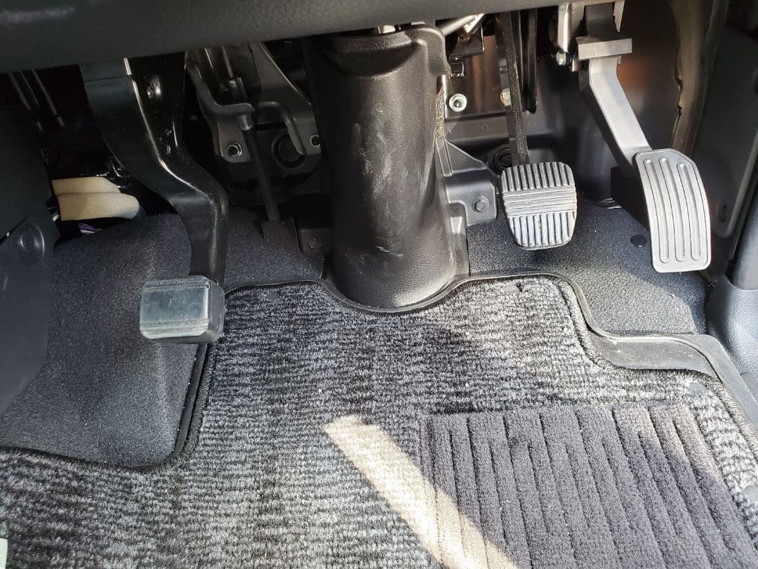 N*O様 黒赤刻印■日産NISSAN NV350キャラバン アルミペダル