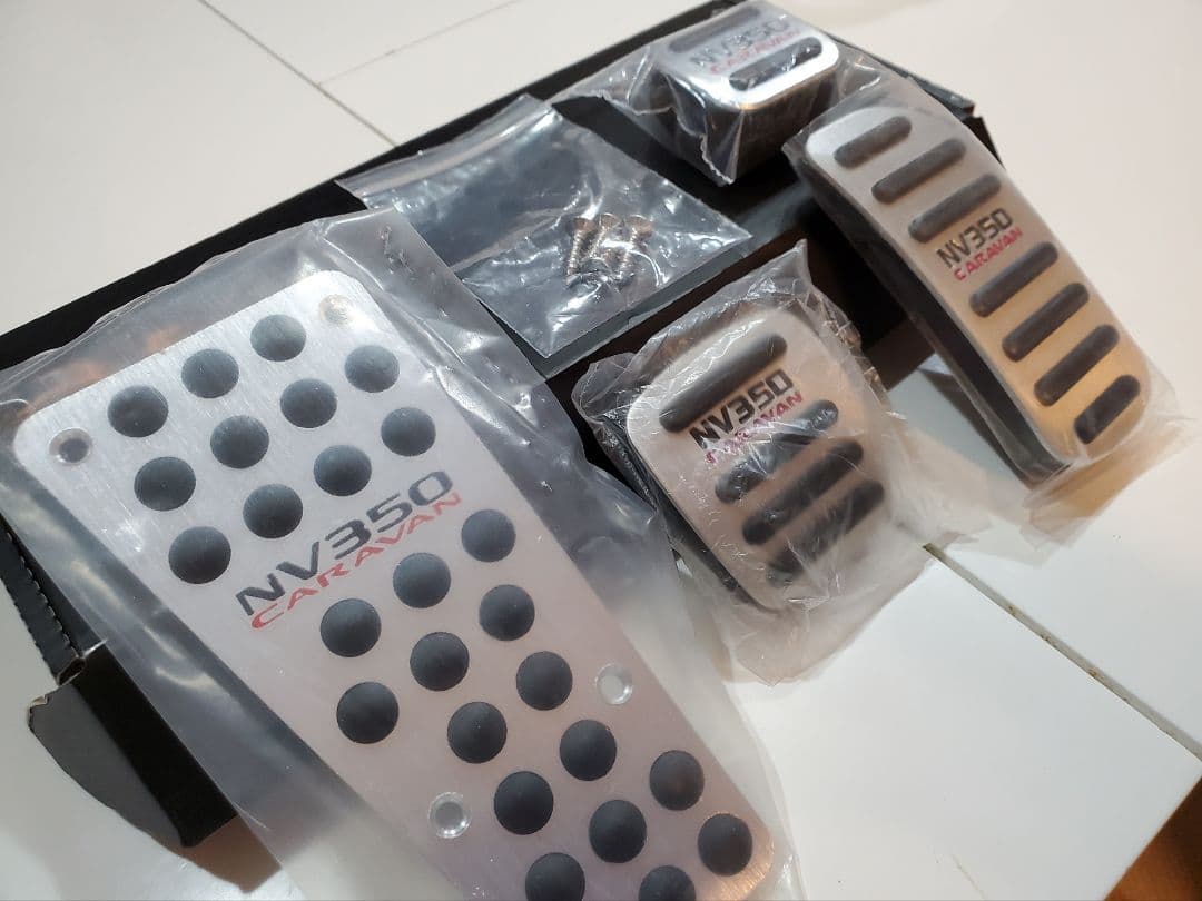 N*O様 黒赤刻印■日産NISSAN NV350キャラバン アルミペダル