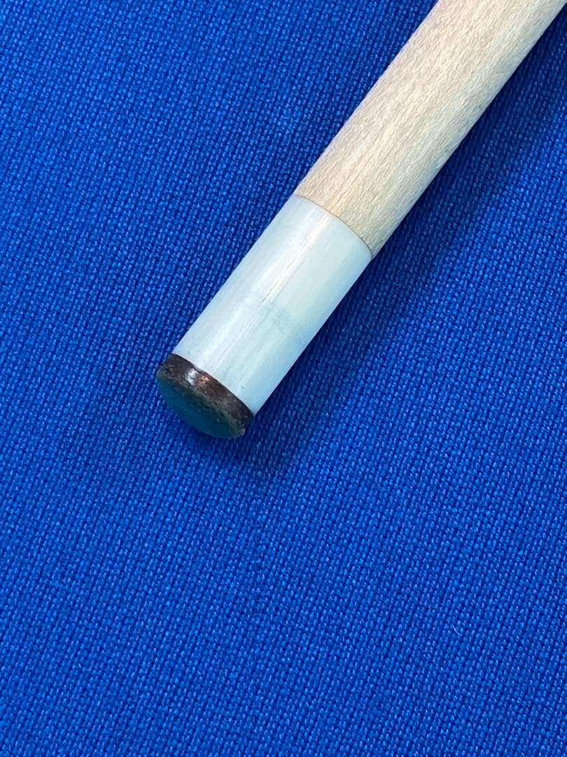 約25年前のAdam製のビリヤードキューです。