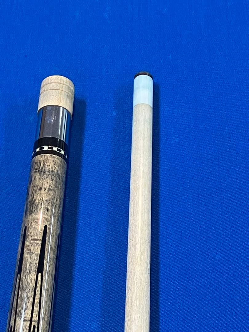 約25年前のAdam製のビリヤードキューです。