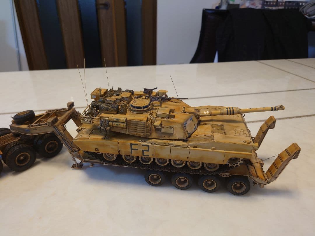 ホビーボス　戦車運搬車＆重装備セミトレーラー＆タミヤ　エイブラムス　1/35