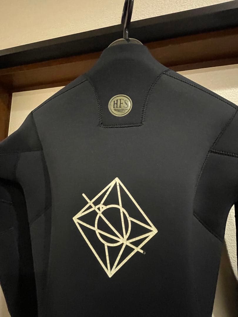 QUIVER (クイバーウエットスーツ) 3ミリフルスーツ　axxe