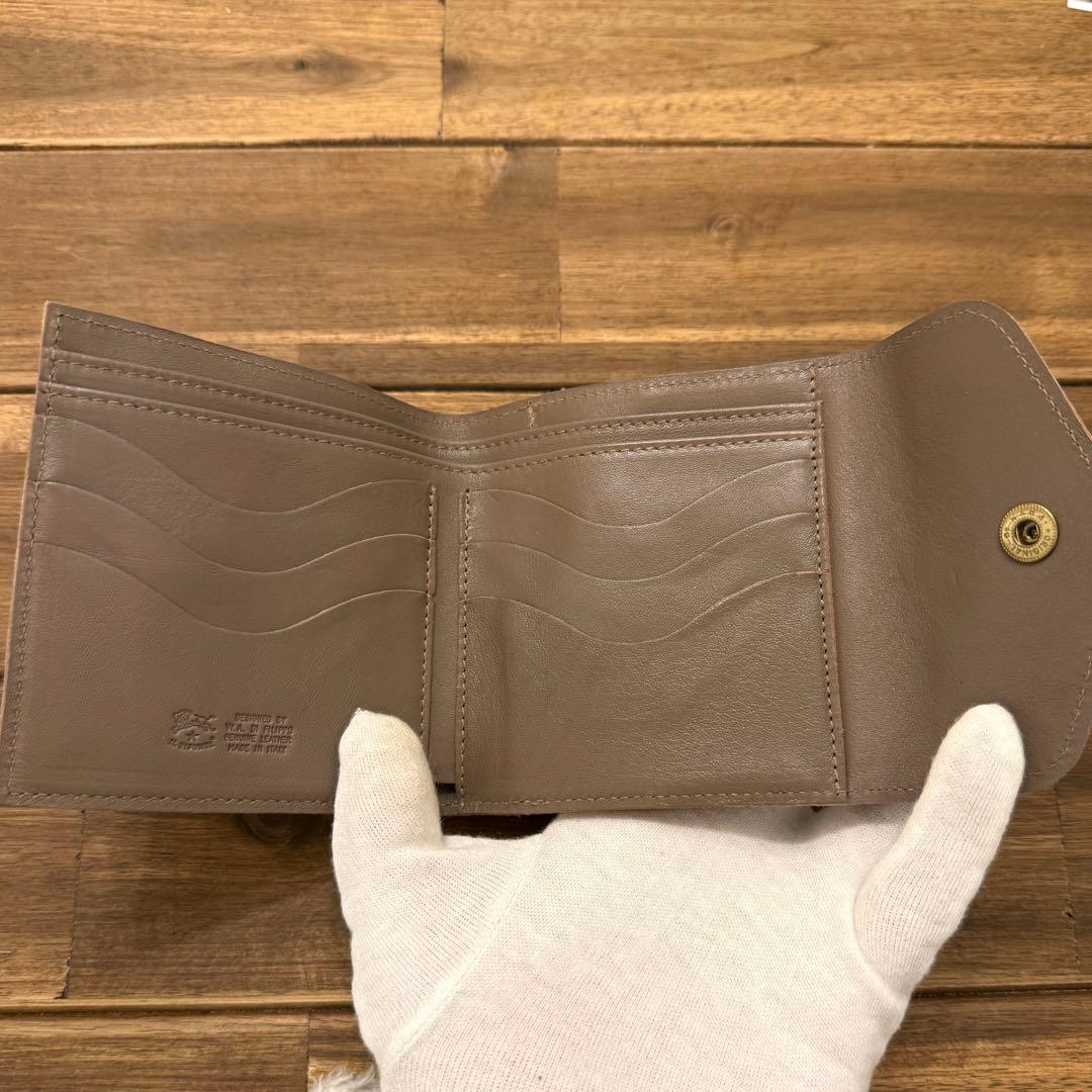 新品 イルビゾンテ がま口折り財布 ロゴ型押し トルトラ グレージュ