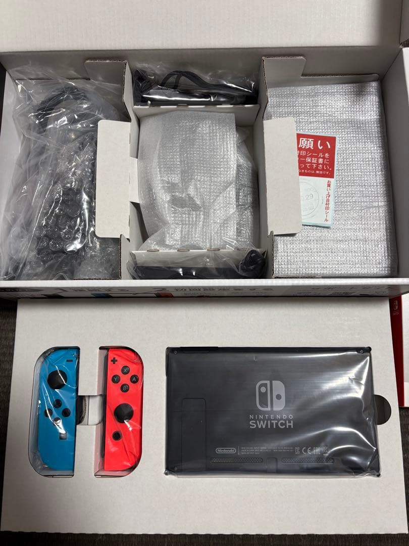 Nintendo Switch 本体　ジョイコン　SDカード64GB付き