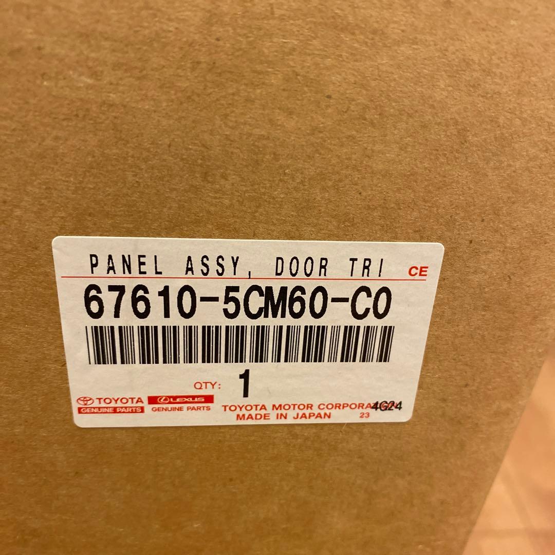 トヨタ アクア Ｇs フロントドアトリムボード 右 新品