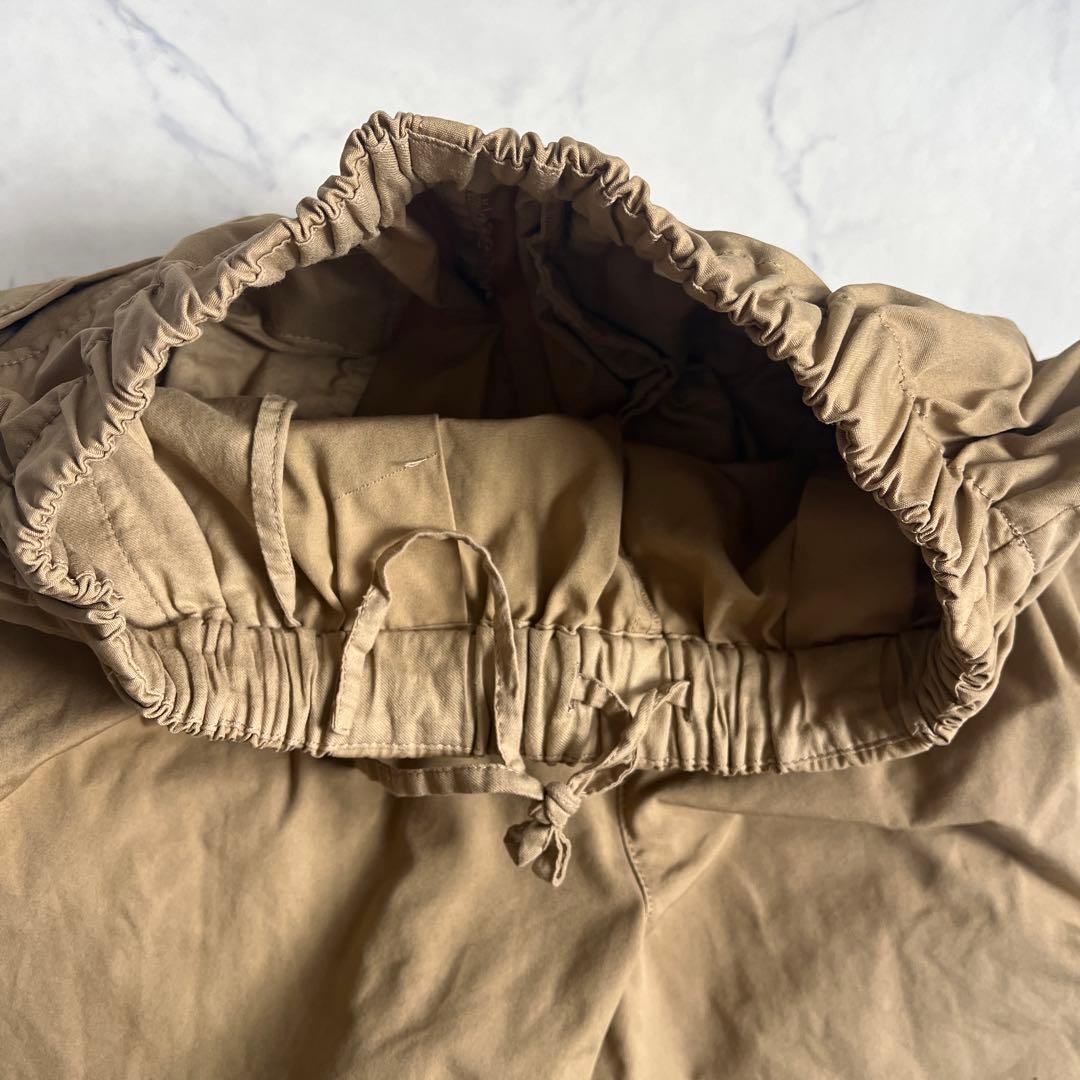 人気のかぐれ コットンクロップドパンツ　アーバンリサーチ　ベージュ