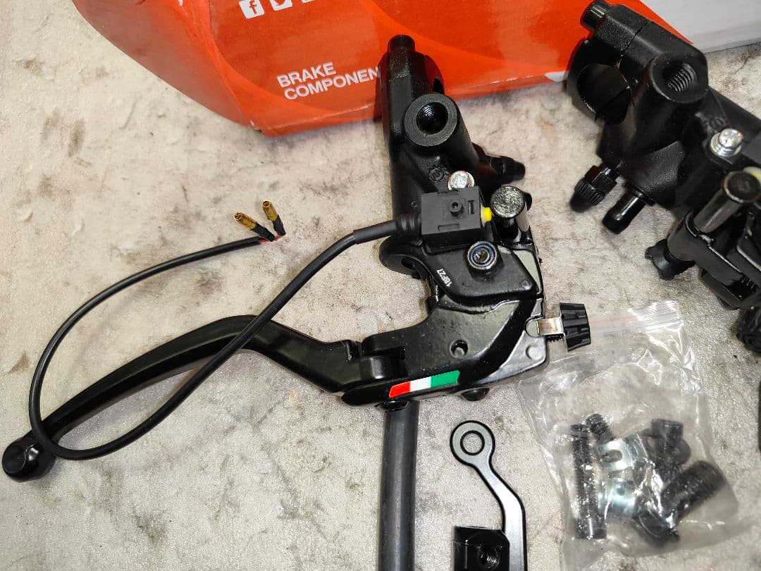 ブレンボタイプ 19RCSタイプのラジアルマスター左右セット