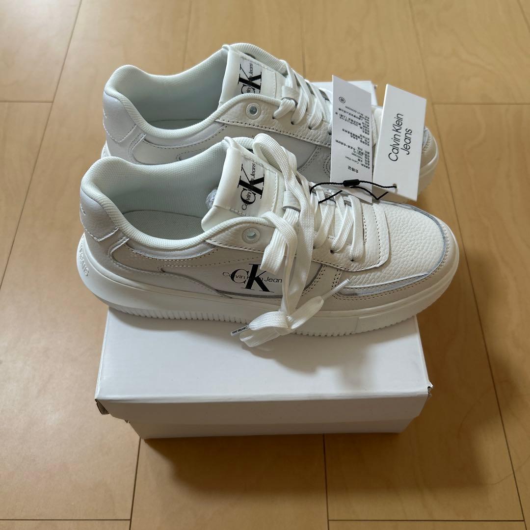   Jeans ホワイトスニーカー