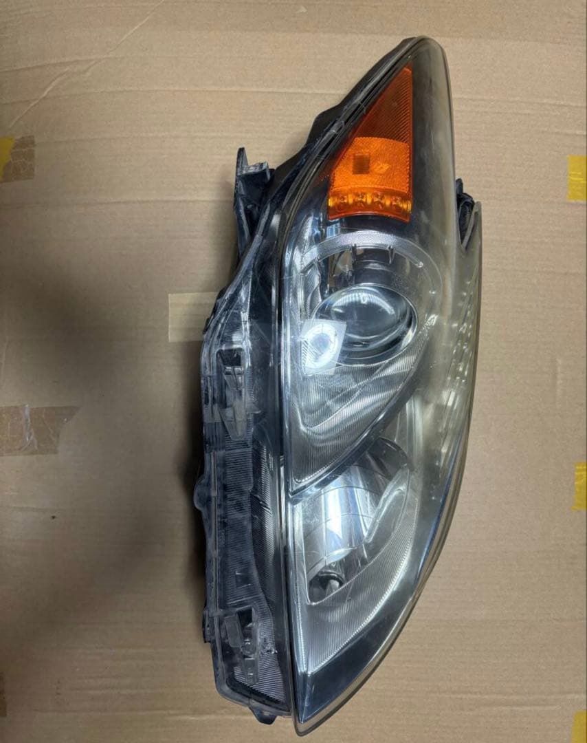 純正品 30プリウス US ヘッドライト KOITO トヨタ