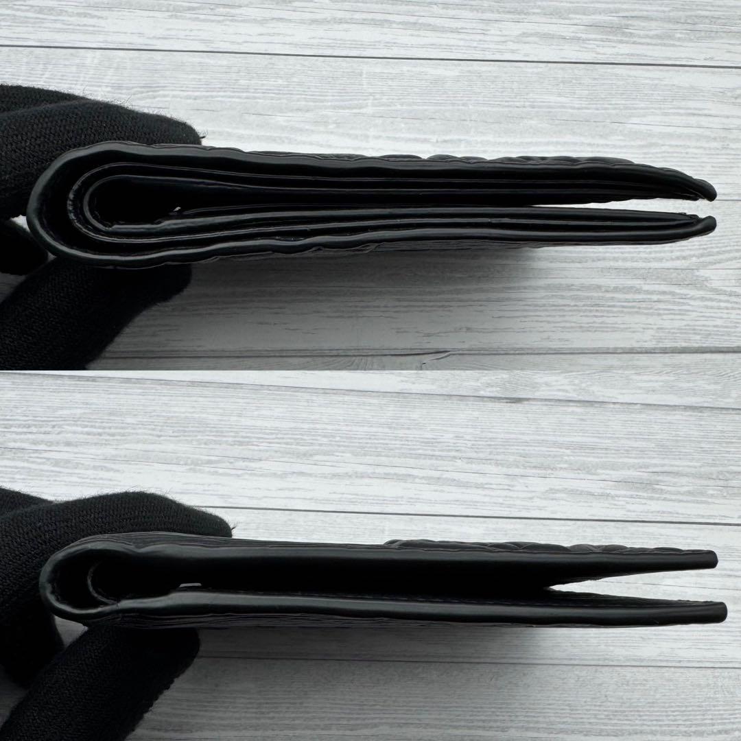 【激レア・極美品】サルヴァトーレフェラガモ 二つ折り財布　エンボス　ブラック