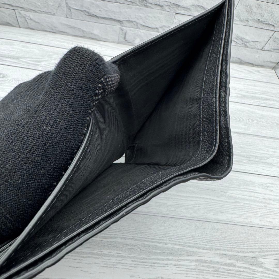 【激レア・極美品】サルヴァトーレフェラガモ 二つ折り財布　エンボス　ブラック